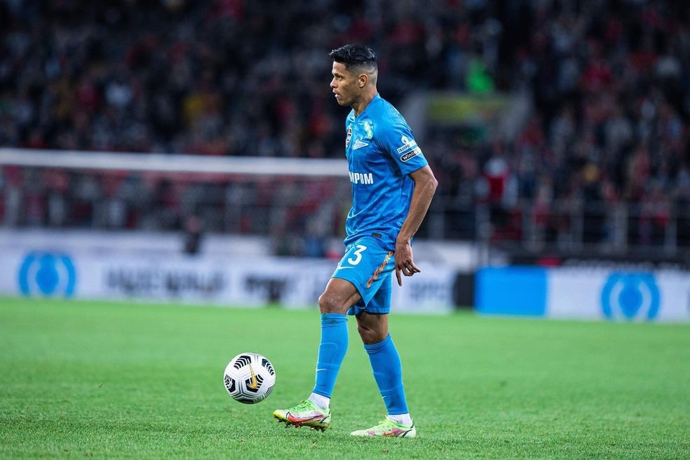 Douglas Santos destaca treinos nas férias e ressalta vontade do Zenit em  vencer o Campeonato Russo - Bastidores do Esporte