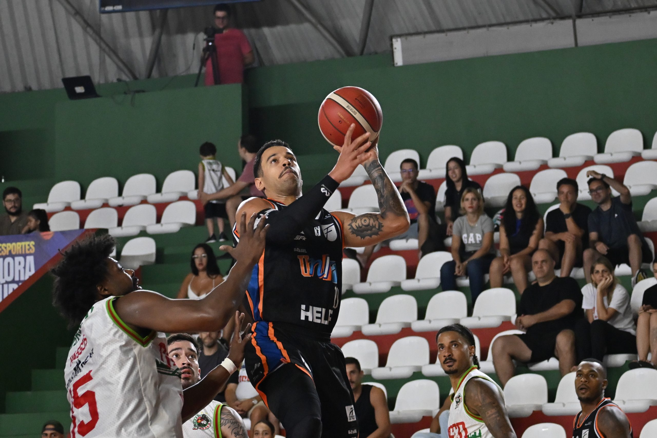 Unifacisa vence fácil o Osasco, encerra jejum e mantém vivo sonho de playoffs no NBB