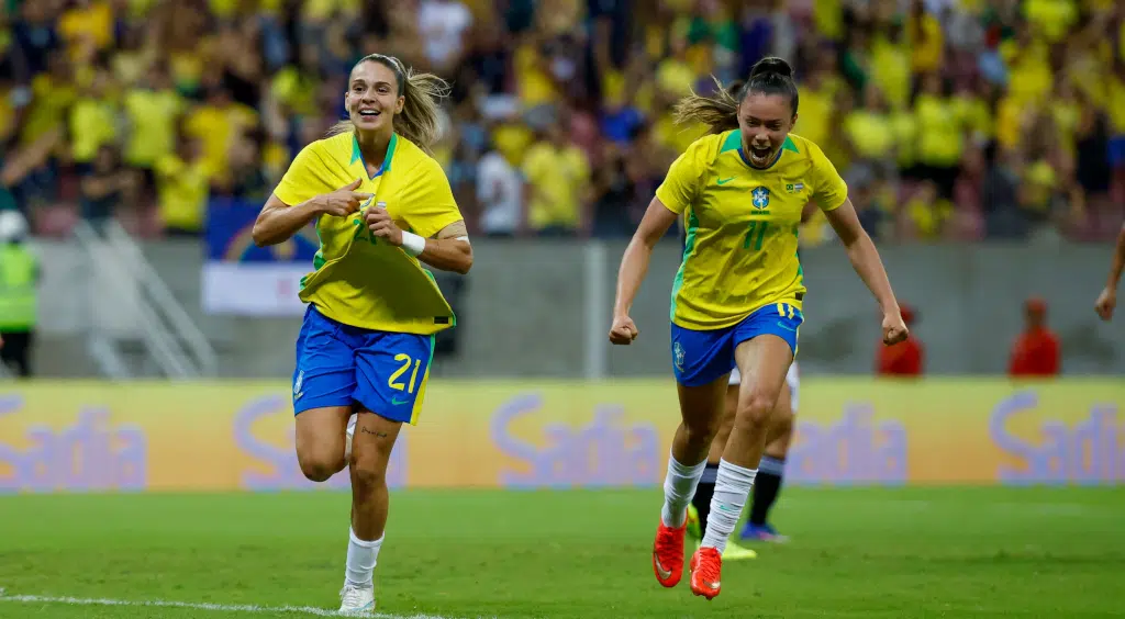 Seleção feminina não aproveita expulsão e só empata com a Argentina em amistoso